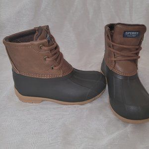 Size 10 - Sperry Snow Boots